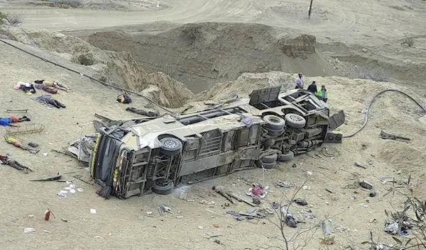 A bus accident in the Peruvian region of Piura, north of Lima, on January 28, 2023 (AFP)