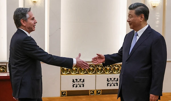 U.S. Secretary of State Antony Blinken (L) shakes hands with China's President Xi Jinping in Beijing, China, June 19, 2023. (AFP)