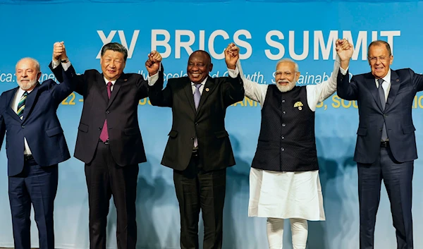 Brazil's President Luiz Inacio Lula da Silva, China's President Xi Jinping, South Africa's President Cyril Ramaphosa, India's Prime Minister Narendra Modi and Russian FM Sergei Lavrov in Johannesburg, South Africa, Aug. 23, 2023. (AP)