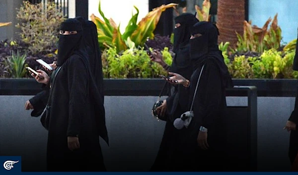 France bans abayas in school