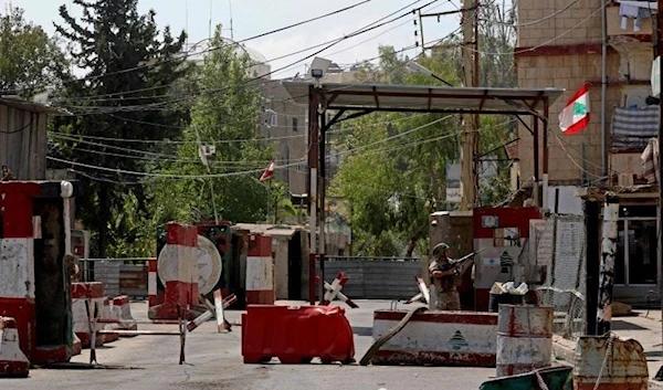 Soldiers operate a checkpoint at the entrance of the Ain al-Hilweh Palestinian refugee camp near Saida, following renewed clashes, Sept. 9, 2023. (AFP)