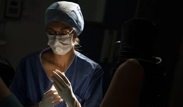 Surgeon in the operating room October 2022 (AFP)