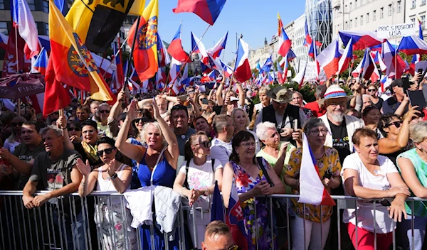 Thousands in Prague demand Czech gov't resign