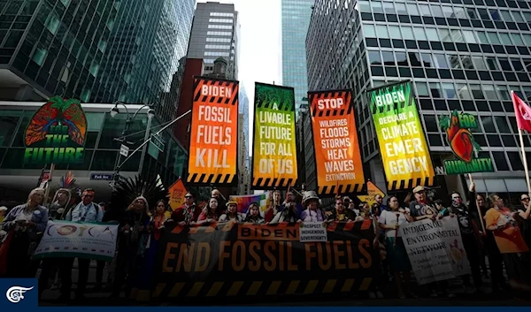 Climate protesters protest in NY, call for end to fossil fuels