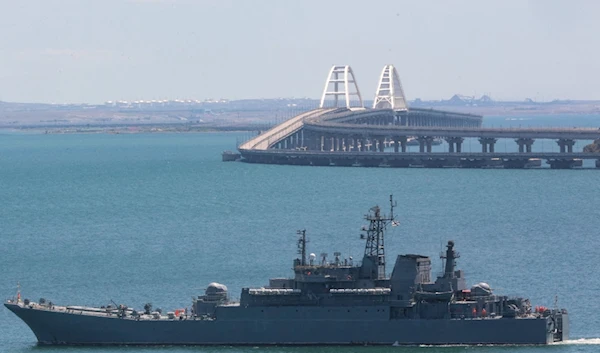 Ukraine attack Crimean Bridge with 3 drone boats and fails.