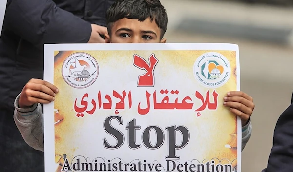 A Palestinian child holds up a sign that reads "Stop Administrative Detention" in solidarity with Palestinian administrative detainees (Archive)