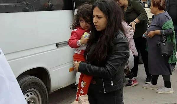 Armenians from Nagorno-Karabakh arrive in Armenia's Goris, the town in Syunik region on 25/09/2023 (AP)