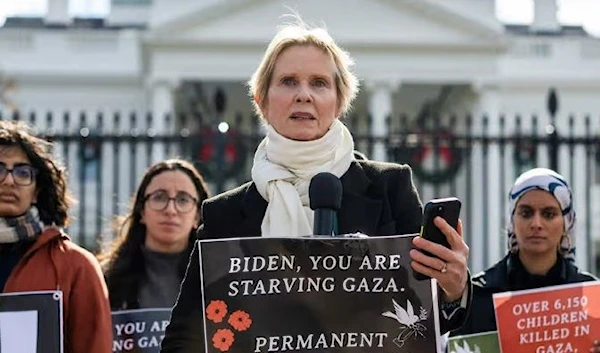 Cynthia Nixon, joined by state legislators and activists, demand a permanent ceasefire outside the White House in Washington DC on November 27, 2023. (AFP/Getty Images)