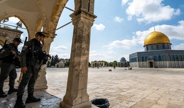 IOF imposes siege on al-Aqsa mosque amid calls for mobilization