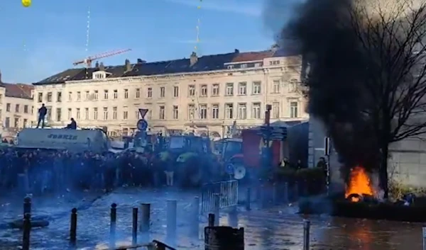 Farmers setting protest fires in Brussels in demand of EU measures