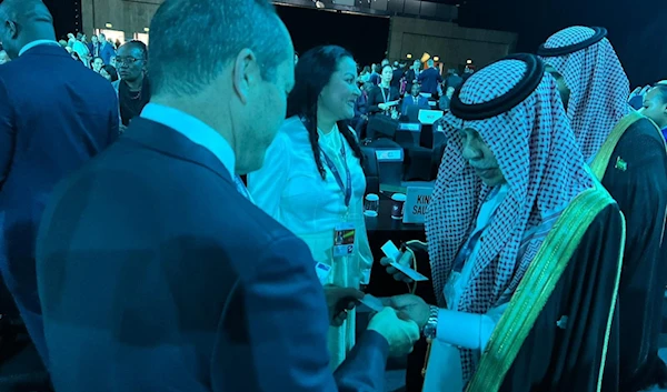 Israeli Economy Minister Nir Barkat meeting with Saudi Commerce Minister Majid bin Abdullah Al-Kassabi in Abu Dhabi (Social Media)