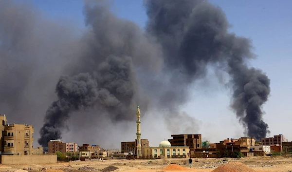 Smoke rises following an intense battle between the Sudanese Armed Forces (SAF) and the Rapid Support Forces (RSF) in Omdurman. (@LibyaDecipher)