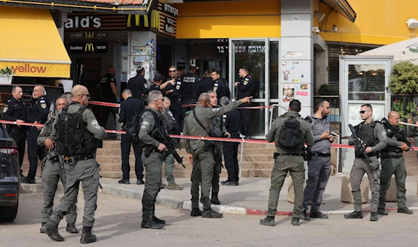 Two Israelis stabbed in al-Naqab, one in critical condition