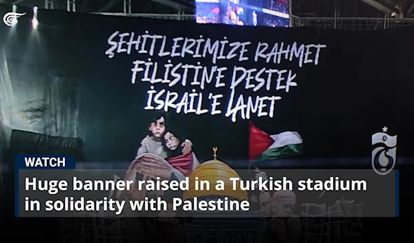 Huge banner raised in a Turkish stadium in solidarity with Palestine