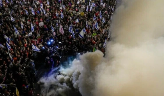 Israeli police responded with force, clashing with relatives and supporters of the Israeli captives during a rally calling for their release, in “Tel Aviv”, March 16, 2024. (AP)