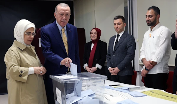 Erdogan casts ballot in local elections, encourages voting