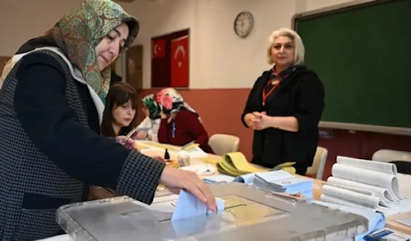 A woman casts her vote during the Turkish municipal elections in Istanbul (AFP)