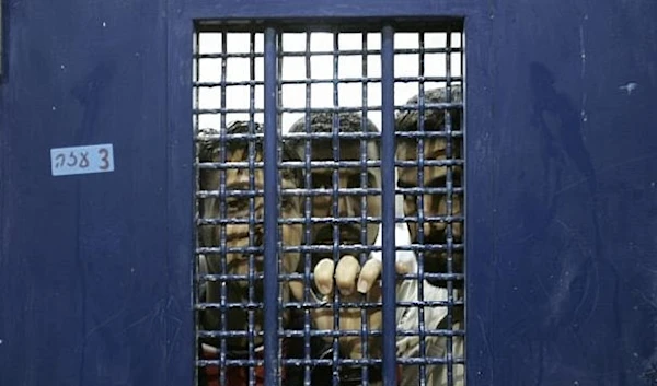 Illustrative: Palestinian detainees stand in a cell, pending their release from “Ketziot” prison in “Israel”, on October 1, 2007. (AP)