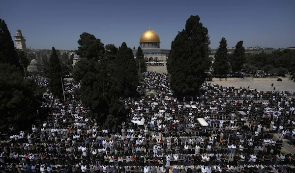 Muslim worshippers at the Al-Aqsa Mosque compound take part in the last Friday prayers of the holy month of Ramadan, in the Old City of al-Quds, Friday, April 5, 2024. (AP)