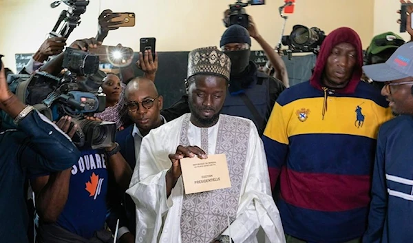 Senegalese opposition candidate Bassirou Dimoaye Faye casts his ballot for the presidential elections, in Ndiaganiao, Senegal, March 24,2024. (AP)