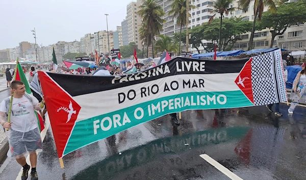 Massive protests against "Israel" and the US for genocide in Gaza during the G20 in Copacabana, Rio. (X, @Gilberto_Rod)