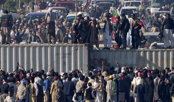 Khan calls more protesters to capital after deadly clashes Islamabad