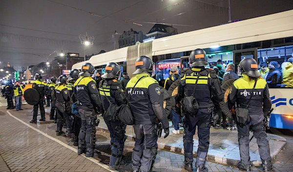 Israeli fans vandalize Amsterdam, tear down Palestinian flags