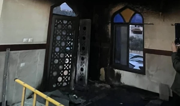 Israeli settlers burn mosque north of Salfit in West Bank