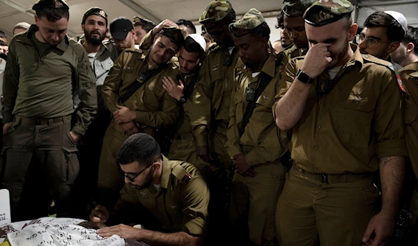 sraeli Defense Forces soldiers mourn at the grave of Sgt. First Class (res.) Roi Sasson, who was killed in action in the Gaza Strip, during his funeral at Mt. Herzl military cemetery in occupied al-Quds, Wednesday, Nov. 20, 2024. (AP)