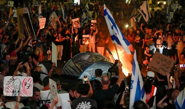 Israelis block major roads in Tel Aviv, call for prisoner exchange