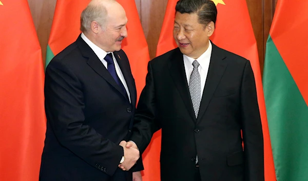 Belarus President Alexander Lukashenko (L), shakes hands with Chinese President Xi Jinping ahead a bilateral meeting at Diaoyutai State Guesthouse in Beijing, on May 16, 2017. (AP)