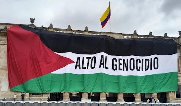 Colombia reveals massive Palestinian flag in public concert