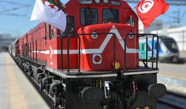 The train connecting Tunisia and Annaba (Algeria) (X)