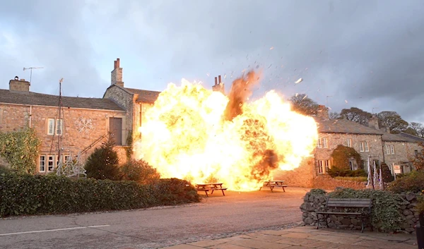 A photo of the Sunderland police station set on fire (X/@damekatydenise_)