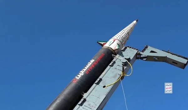 The Yemeni Armed Forces (YAF) Palestine-2 hypersonic ballistic missile is seen moments before being fired.  (Yemeni Armed Forces / Military Media)